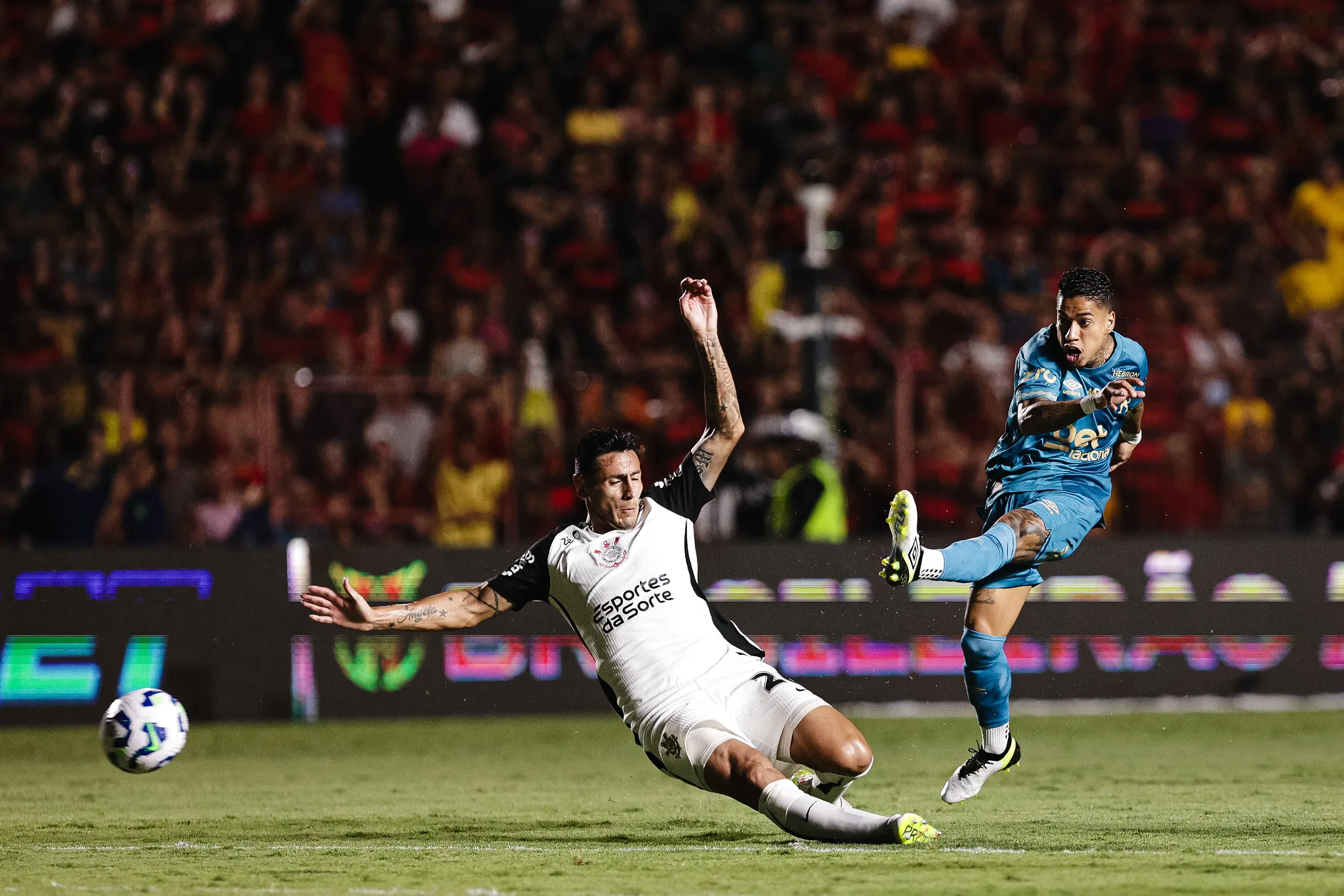 Torcedores pedem demissão de Dorival Júnior