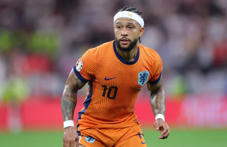 Depay, do Corinthians, tem recorde minimizado por Ruud Gullit