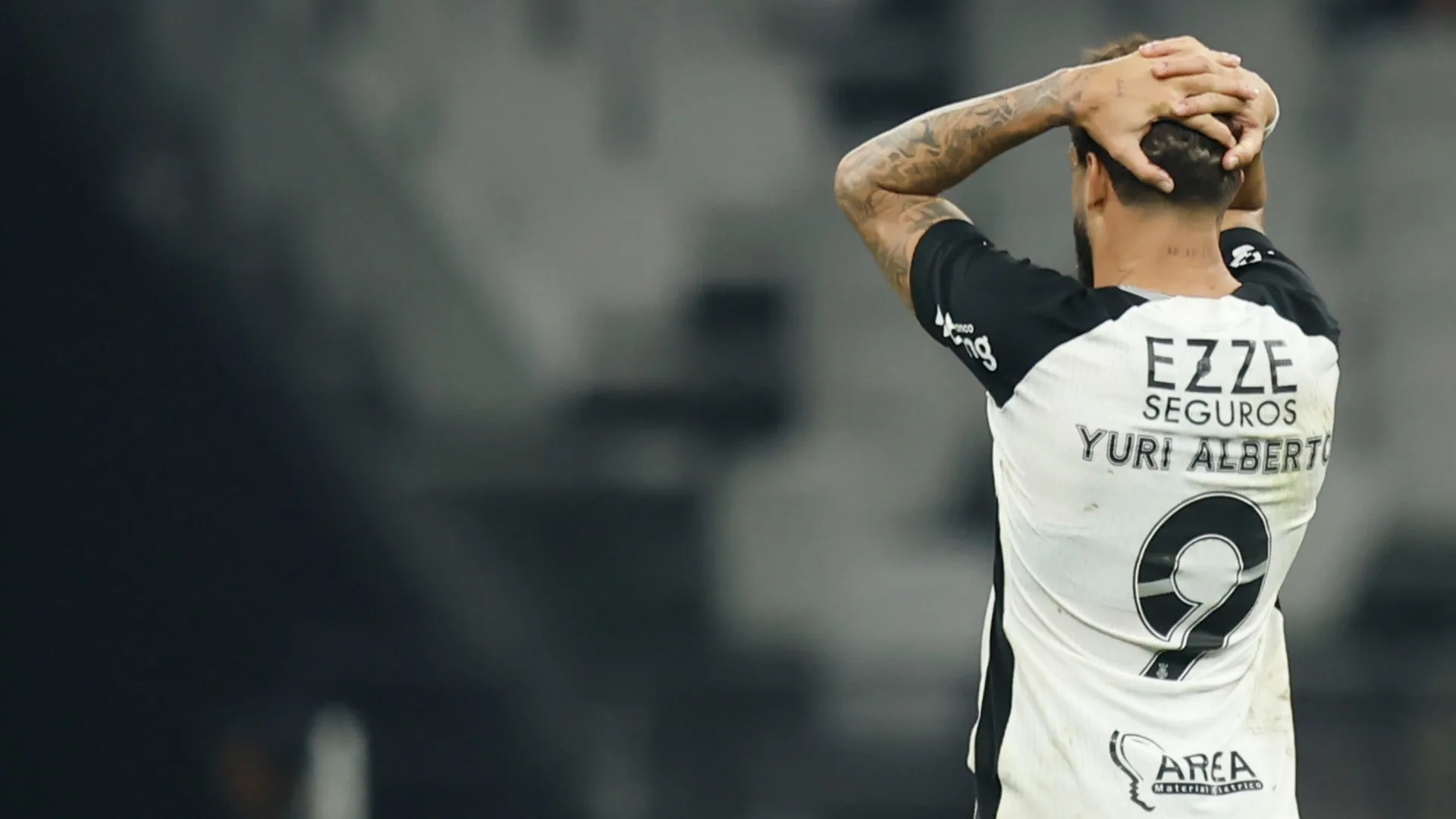 Torcida do Corinthians se revolta com cavadinha de Yuri Alberto