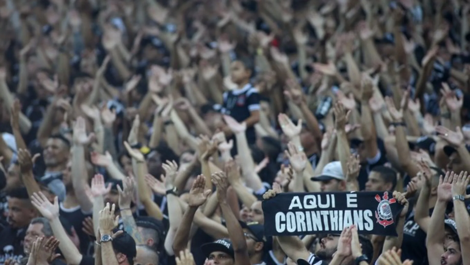 Vampeta crava torcida do Corinthians como maior do Brasil e justifica escolha