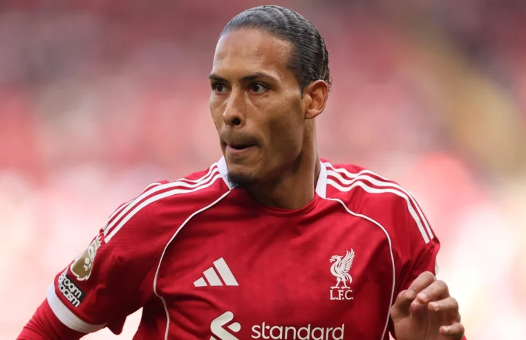 Van Dijk conversa com Depay e destaca Corinthians e Flamengo