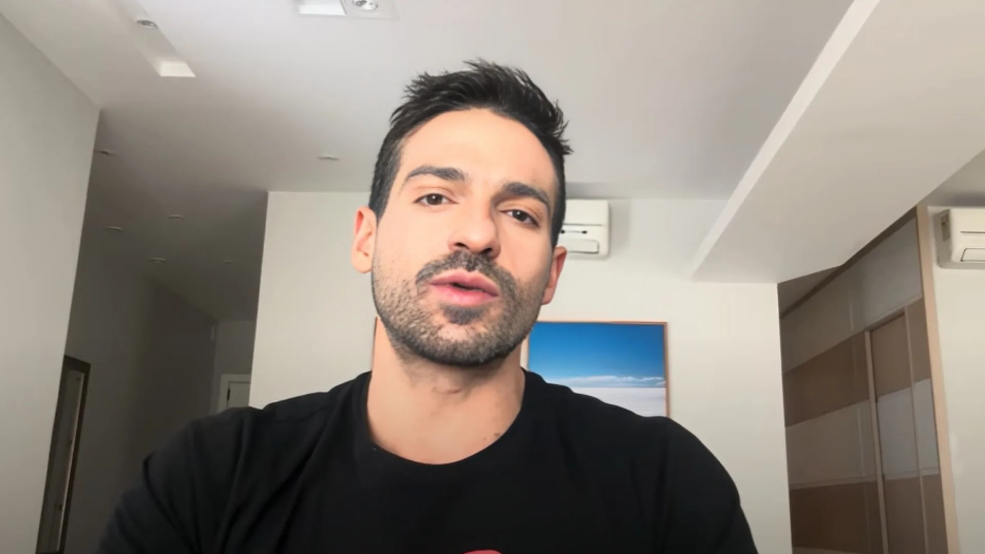 Venê Casagrande revela escalação contra o Corinthians