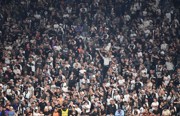 Corinthians é denunciado no STJD por arremesso de objetos