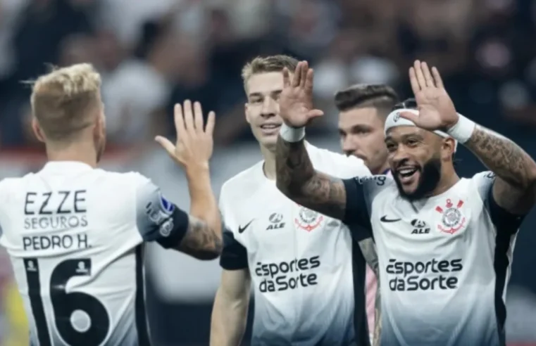 Corinthians marca no fim, vence o Vitória e se afasta da zona de rebaixamento no Brasileiro | Torcedores