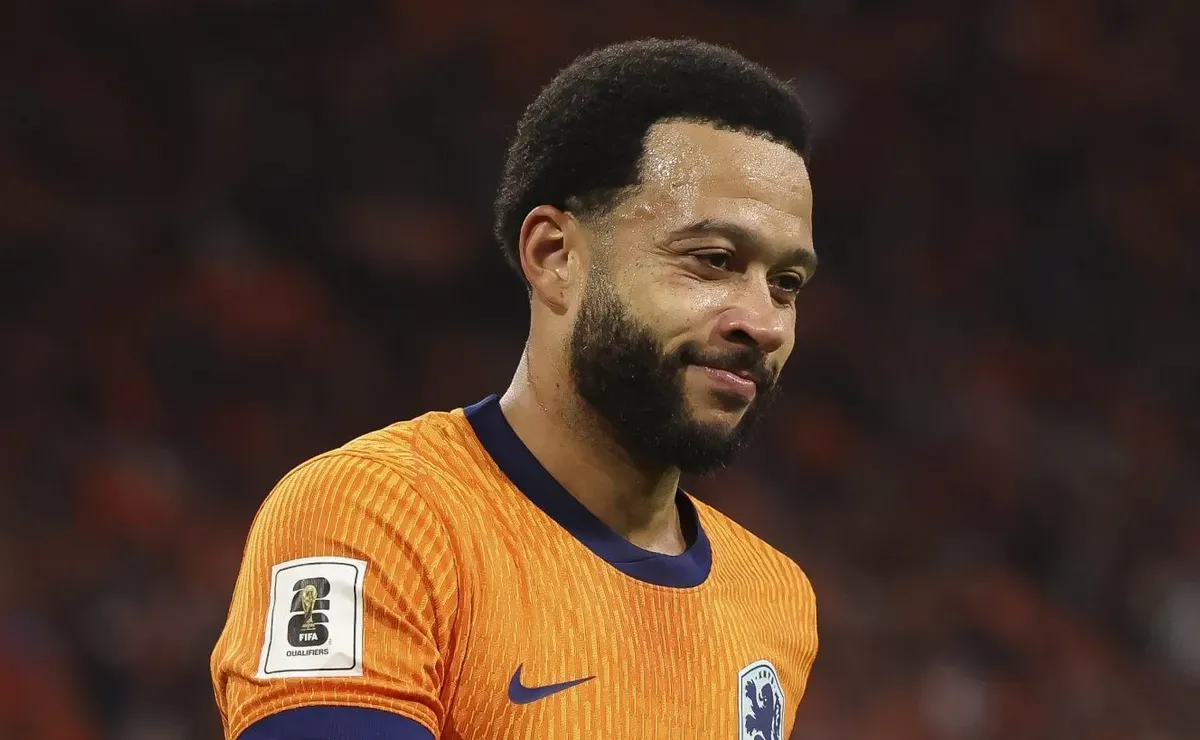 Depay brilha por Holanda, mas é alvo de críticas da torcida do Corinthians