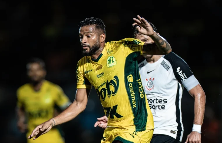 Lateral do Mirassol prega respeito ao Corinthians: “Fortes em casa”