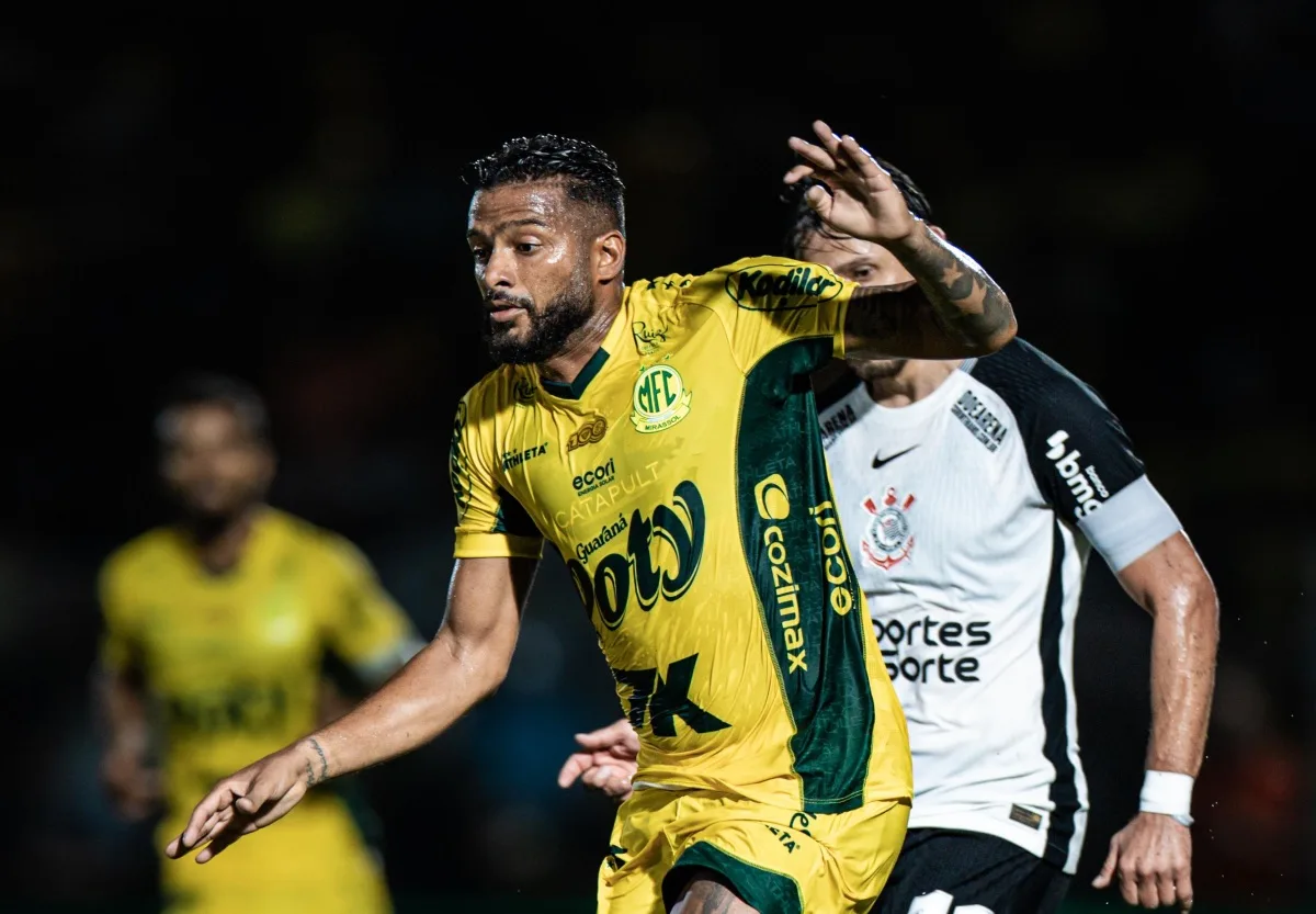 Lateral do Mirassol prega respeito ao Corinthians: “Fortes em casa”