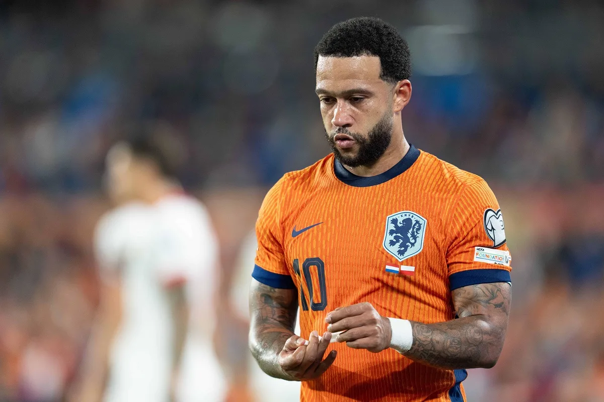 Memphis Depay chega atrasado à seleção holandesa por motivo bizarro; veja | Torcedores