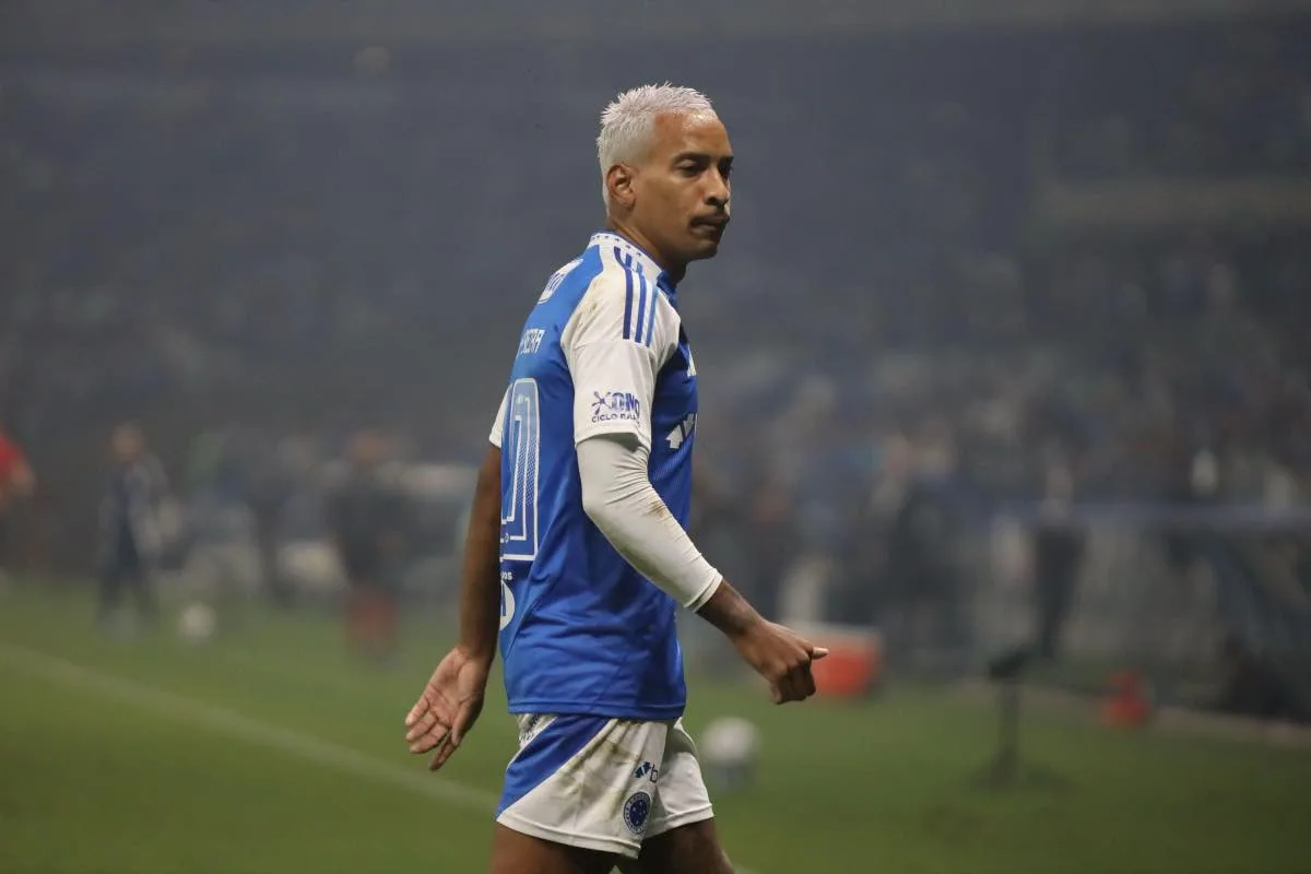 CBF libera áudio do VAR de Corinthians x Cruzeiro que determinou expulsão de Martínez | Torcedores