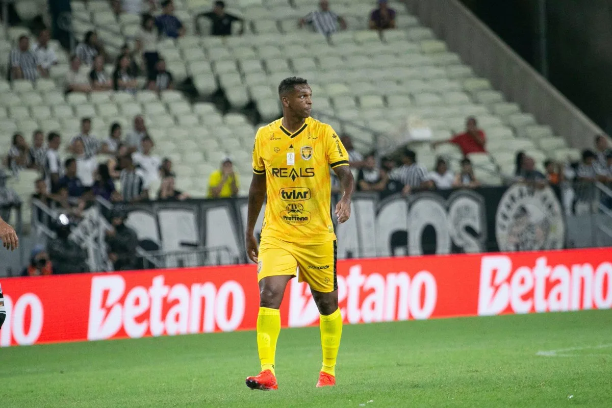 Ex-Corinthians e Seleção, Jô é preso por atraso de pensão alimentícia | Torcedores