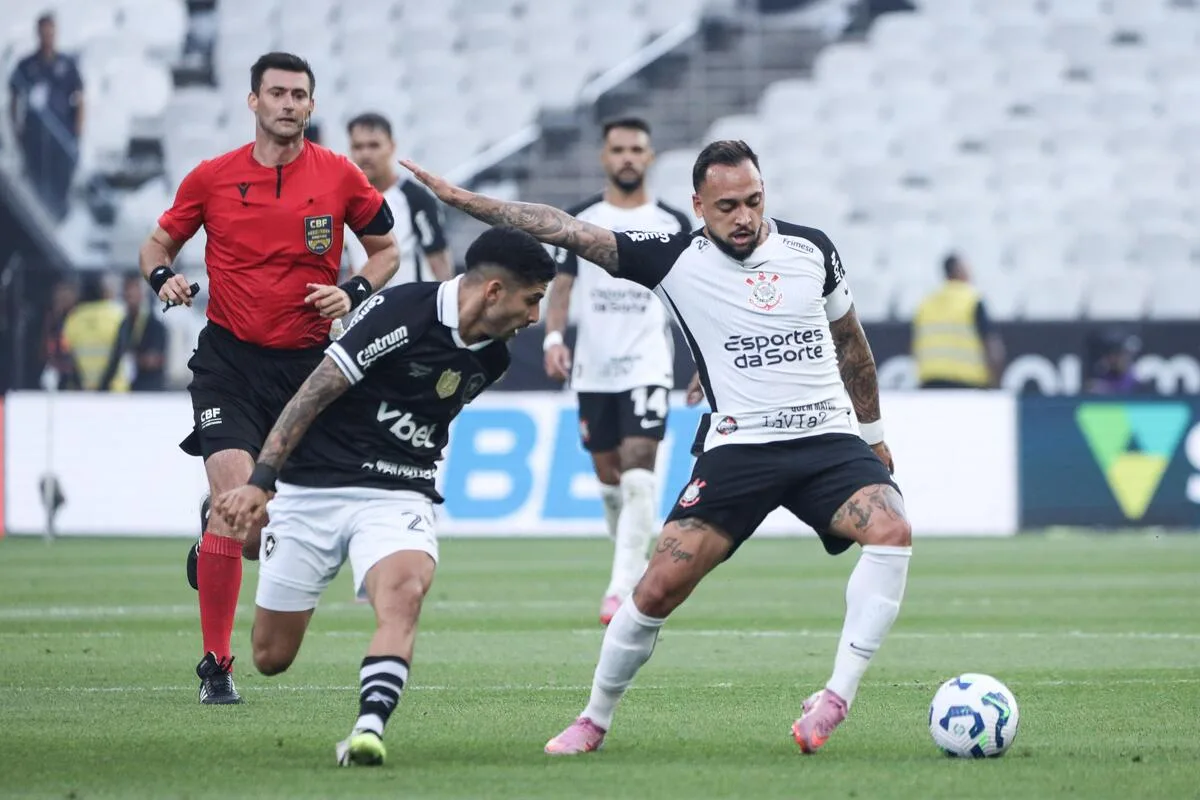 Corinthians enfrenta resistência do Shakhtar para manter Maycon