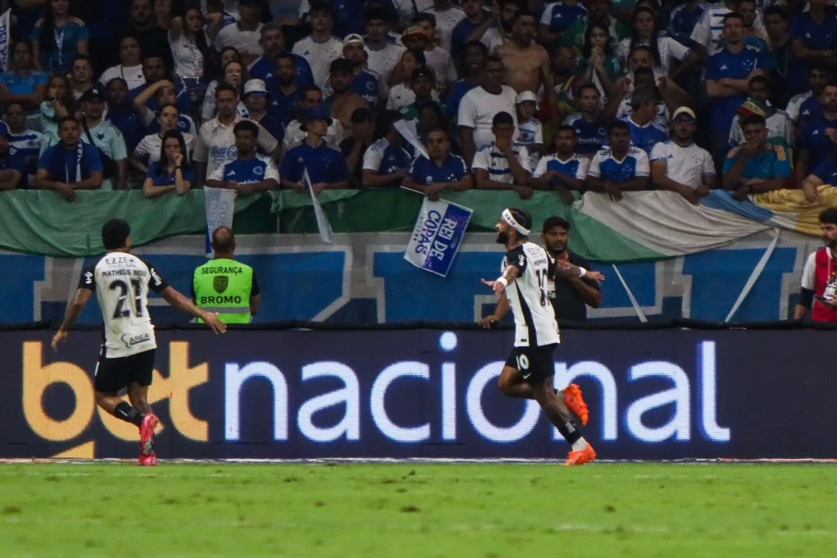 Memphis marca, Corinthians vence o Cruzeiro sai na frente na Copa do Brasil